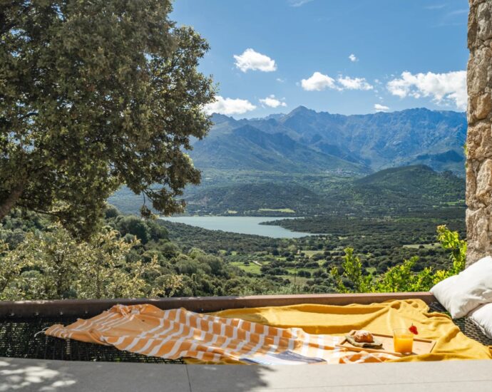 Santa-Reparata Di Balagna, 4 rooms, swimming pool, panoramic view of lake and mountains