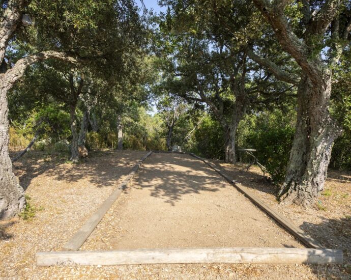 Sainte-Lucie de Porto-Vecchio, 8-Bedroom Villa, Pool, Sea View, Close to the Beach