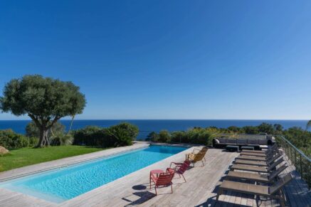 Exclusivité, Tarco, Villa vue mer,  8 chambres, piscine chauffée, salle de sport, proche plage