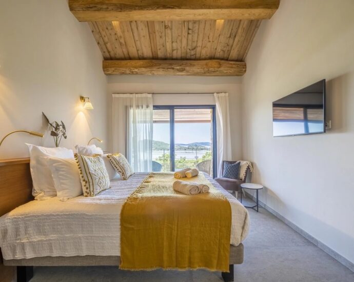 Villa 9 chambres, Arasu, Saint-Cyprien, piscine, vue mer, plage à pied, RL363 Villa Terra di Corsica