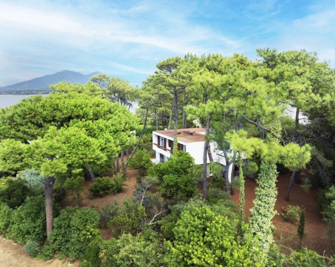 Rive Sud d’Ajaccio, Domaine de la Pointe, villa à rénover, 6 chambres, vue mer, domaine privé, plage à pied