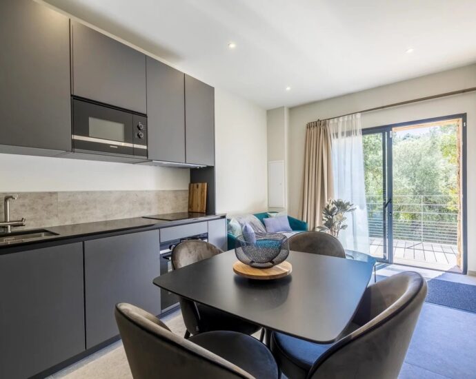 Villa 9 chambres, Arasu, Saint-Cyprien, piscine, vue mer, plage à pied, RL363 Villa Terra di Corsica