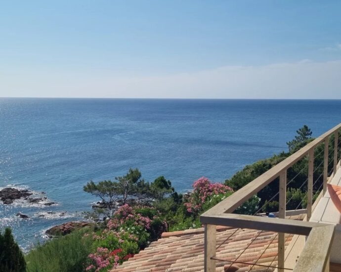 Pinarello, villa, 4 chambres, piscine, pied dans l’eau, vue mer