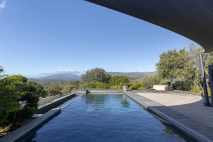 Arasu , Villa contemporaine, 8 chambres, piscine à  débordement, vue mer panoramique, proche plage