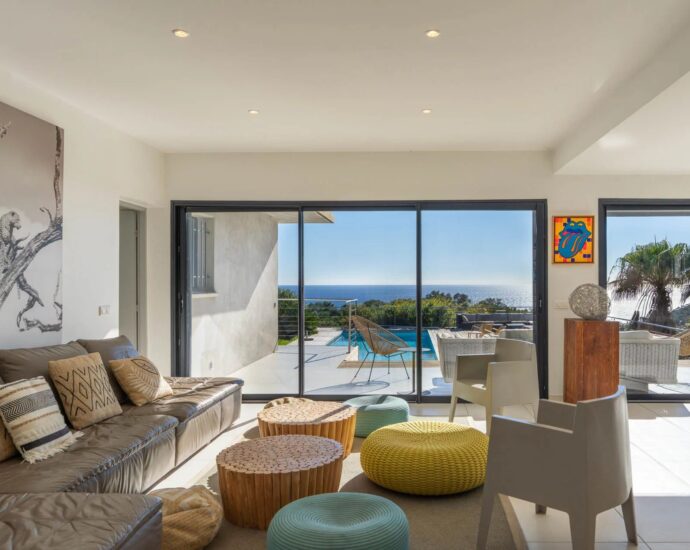 Exclusivité, Tarco, Villa vue mer,  8 chambres, piscine chauffée, salle de sport, proche plage