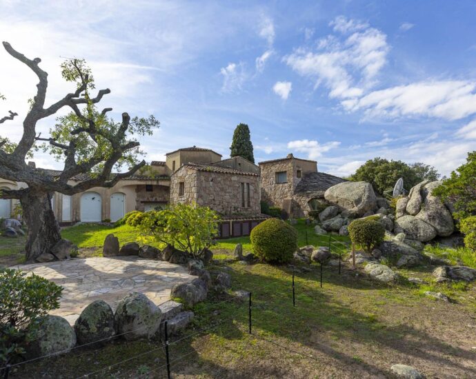 Sainte-Lucie de Porto-vecchio, Cavallone, architect-designed villa, 4 bedrooms, pool, sauna, panoramic sea view, close to the beach