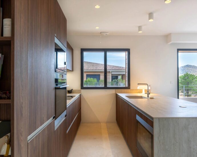 Lecci, appartement 3 chambres, terrasse, vue montagnes, proche plages Saint-Cyprien et Cala Rossa