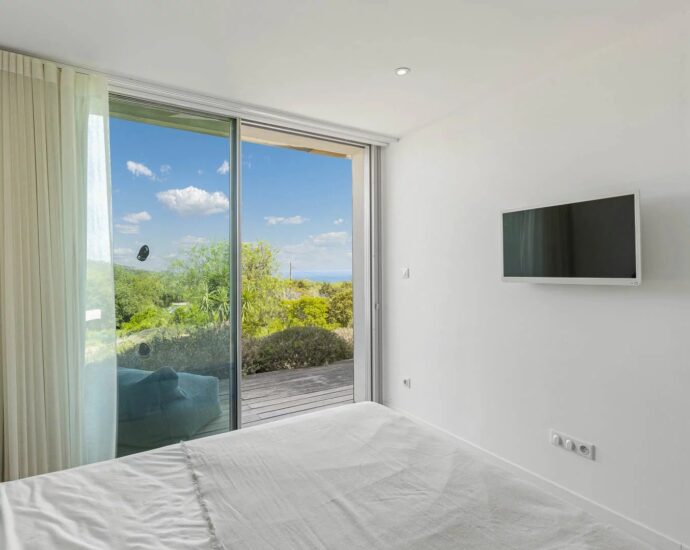 Porto-Vecchio, Santa Giulia, villa d’architecte, 4 chambres, piscine, vue mer, proche plage