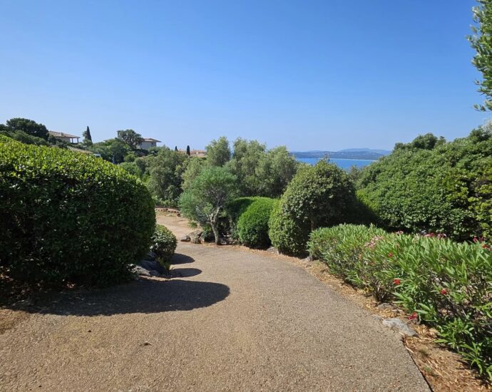 Sainte-Lucie de Porto-vecchio, Cavallone, architect-designed villa, 4 bedrooms, pool, sauna, panoramic sea view, close to the beach