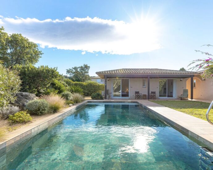 Exclusive – Villa with Swimming Pool, Sea View, Close to Cabanon Bleu Beach