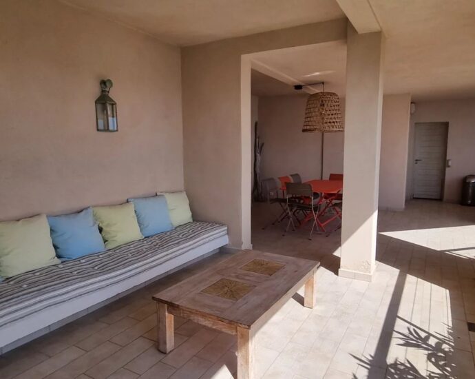 Pinarello, villa, 4 chambres, piscine, pied dans l’eau, vue mer