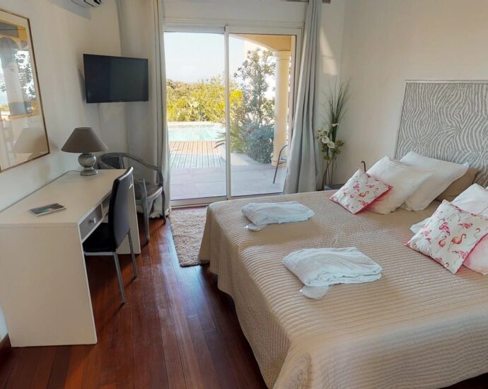 Propriano, villa 5 bedrooms, pool and sea view