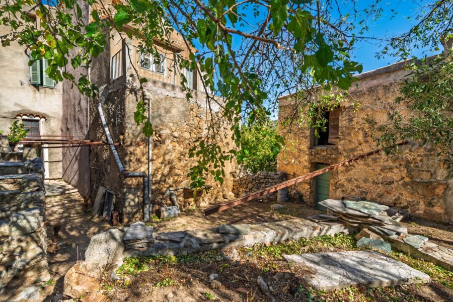 Exclusivity, Balagne, Occhiatana, Manor House to Renovate, 12 Rooms, Outbuilding, Mountain Views, Close to L’Île-Rousse and the Beaches