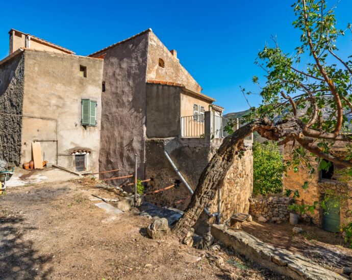 Exclusivity, Balagne, Occhiatana, Manor House to Renovate, 12 Rooms, Outbuilding, Mountain Views, Close to L’Île-Rousse and the Beaches