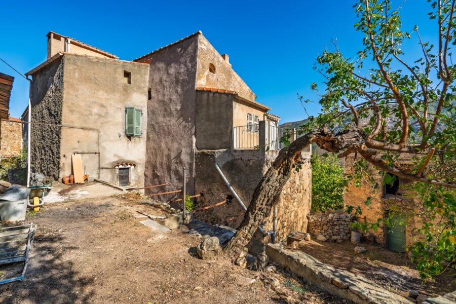 Exclusivity, Balagne, Occhiatana, Manor House to Renovate, 12 Rooms, Outbuilding, Mountain Views, Close to L’Île-Rousse and the Beaches