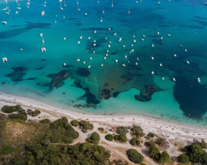 South Corsica – Plot of approximately 22,162.87 square feet with building permit – walking distance to the beach