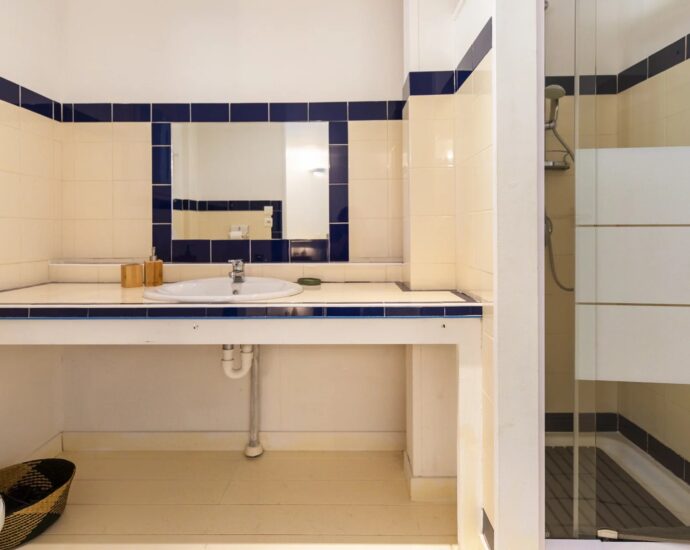 Sainte-Lucie de Porto-Vecchio, 8-Bedroom Villa, Pool, Sea View, Close to the Beach