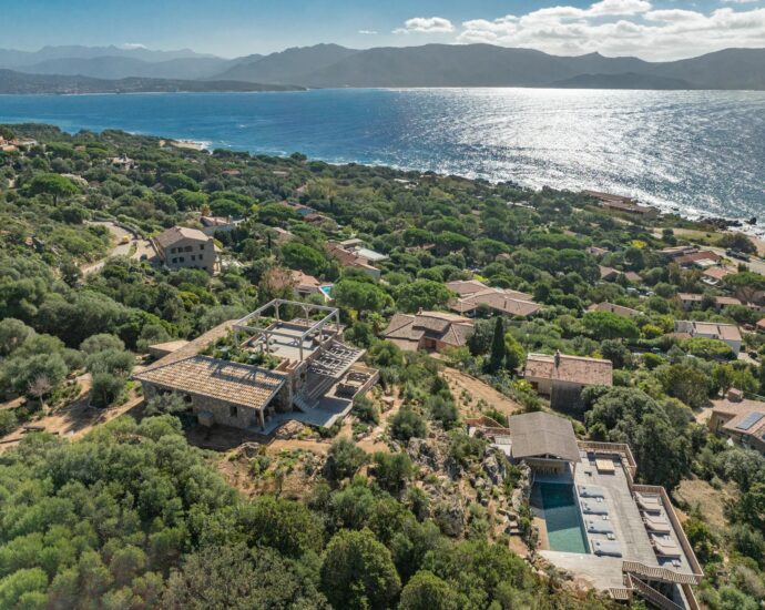 Olmeto, Villa contemporaine, vue mer et montagnes, 6 chambres,  piscine, proche plage