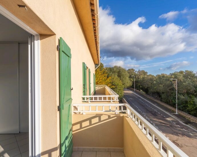 Porto-Vecchio. 3-Bedroom Villa with Studio. Panoramic View of the Port