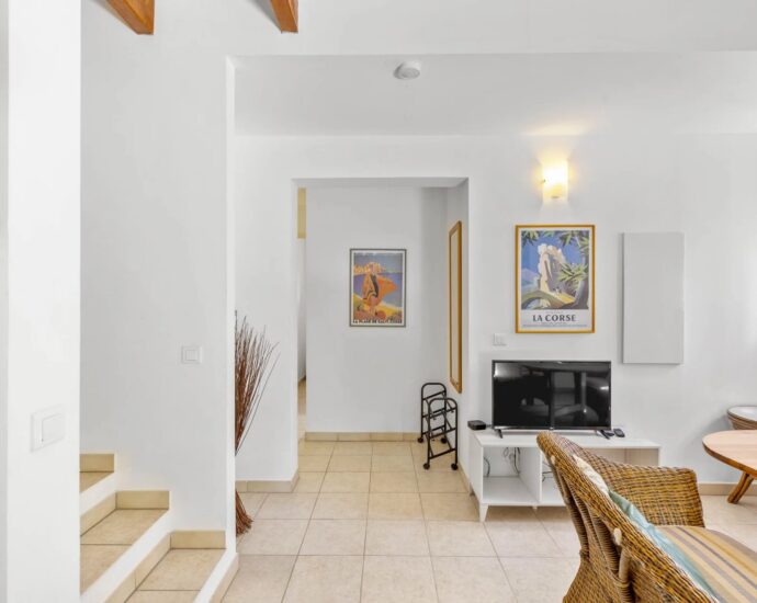 Sainte-Lucie de Porto-Vecchio, Propriété avec 3 maisons, piscine, proche fleuve et plage de Pinarello