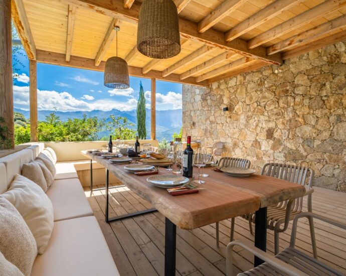 Santa-Reparata Di Balagna, 4 rooms, swimming pool, panoramic view of lake and mountains