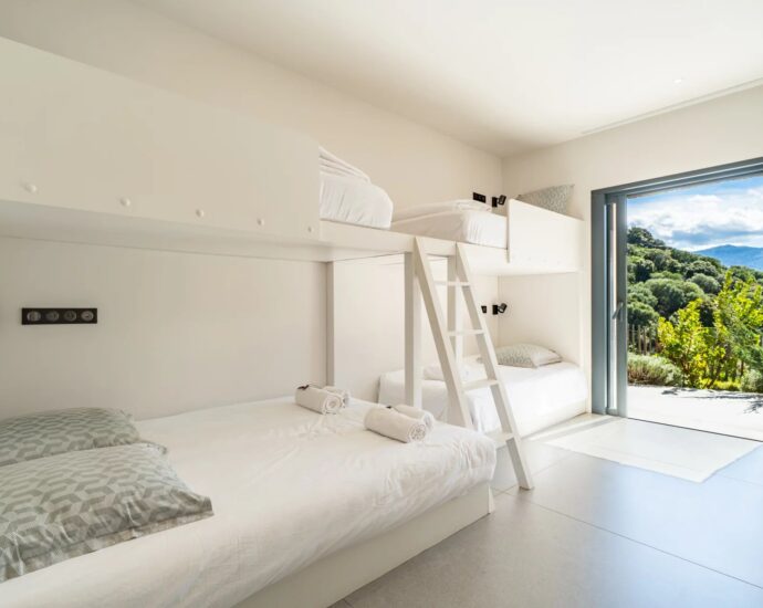 Santa-Reparata Di Balagna, 4 rooms, swimming pool, panoramic view of lake and mountains