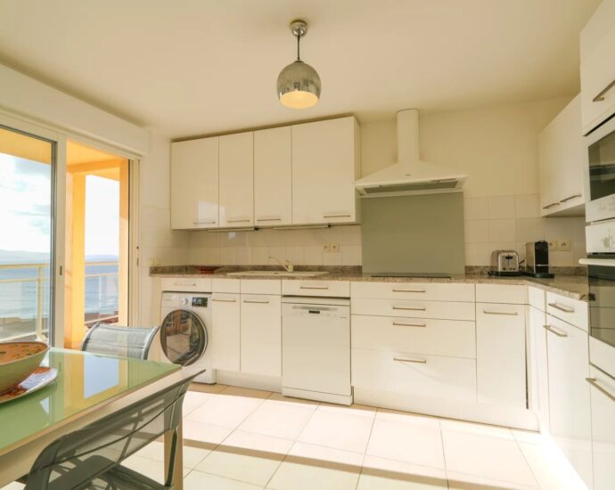 Ajaccio, Route des Sanguinaires, Appartement vue mer panoramique, 3 chambres, terrasse, plage à pied