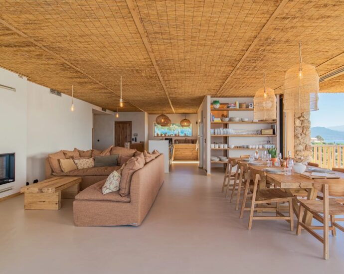 Olmeto, Villa contemporaine, vue mer et montagnes, 6 chambres,  piscine, proche plage