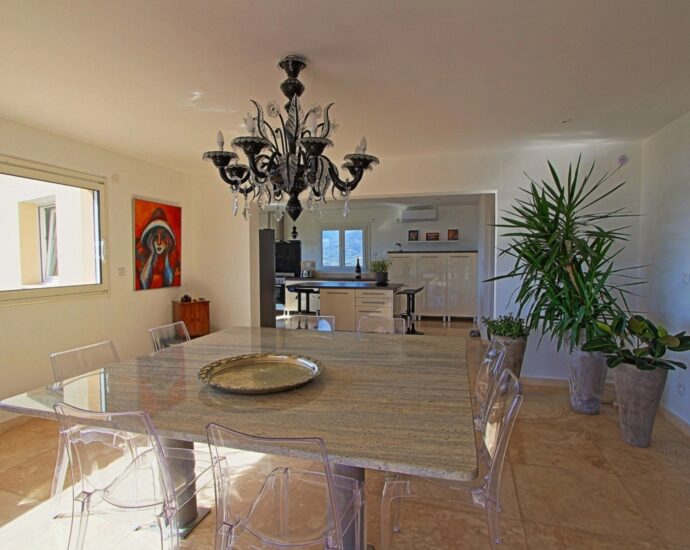 Propriano, villa 5 bedrooms, pool and sea view