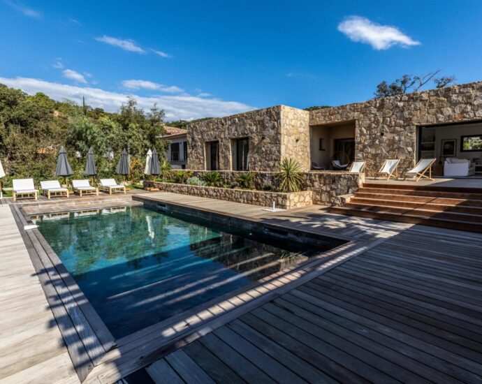 Lecci, near Saint Cyprien, Stone Bergerie-Style Villa, 4 Bedrooms, Pool, Close to the Beach