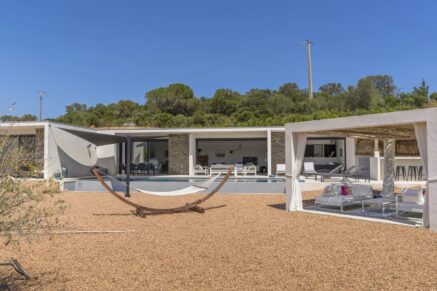 Arasu, villa 4 bedrooms, swimming-pool, Casa Alivu RL307