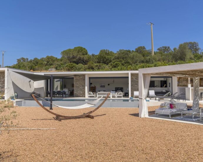 Arasu, villa 4 bedrooms, swimming-pool, Casa Alivu RL307