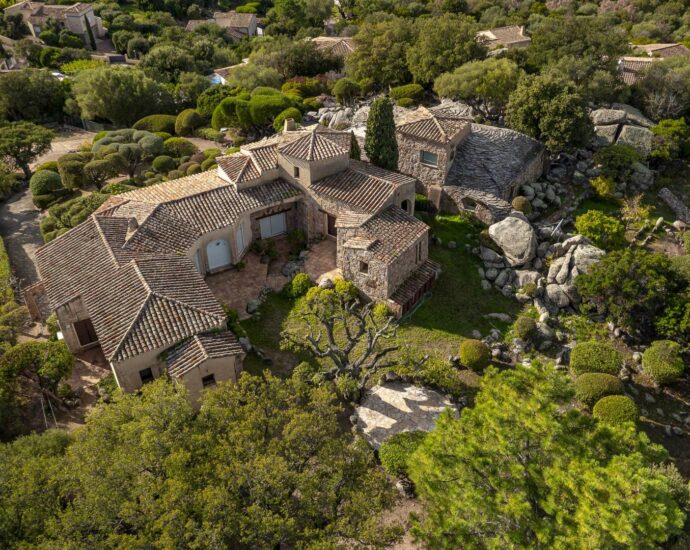 Sainte-Lucie de Porto-vecchio, Cavallone, architect-designed villa, 4 bedrooms, pool, sauna, panoramic sea view, close to the beach