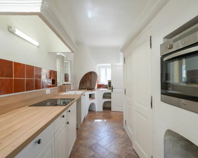 South Shore Ajaccio, Porticcio, Bastide-Style Villa, 6 bedrooms, Panoramic sea view, Walking distance to beaches