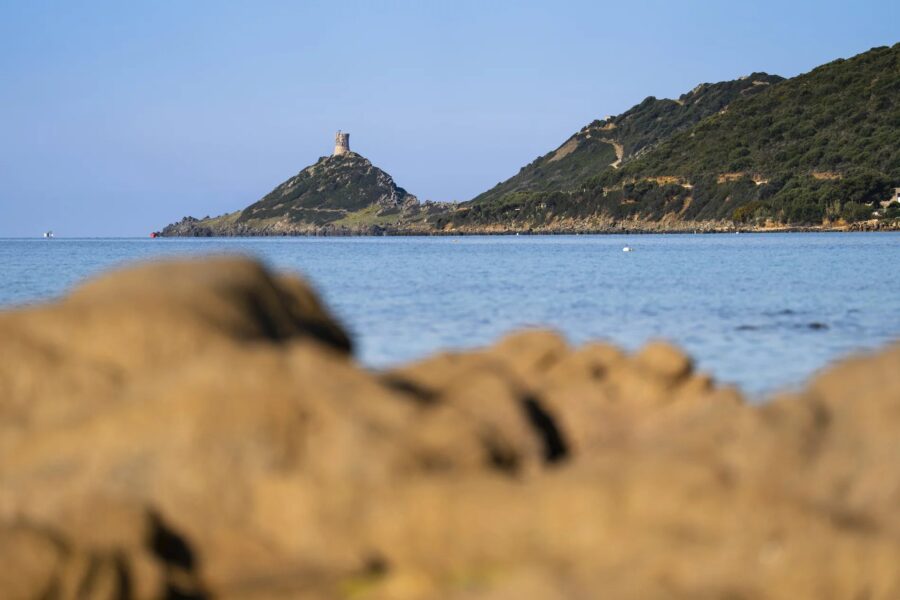 Exclusivité, Ajaccio, villa 6 chambres, piscine à débordement, maison de gardien, vue mer panoramique, plage à pied