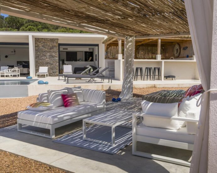 Arasu, villa 4 bedrooms, swimming-pool, Casa Alivu RL307