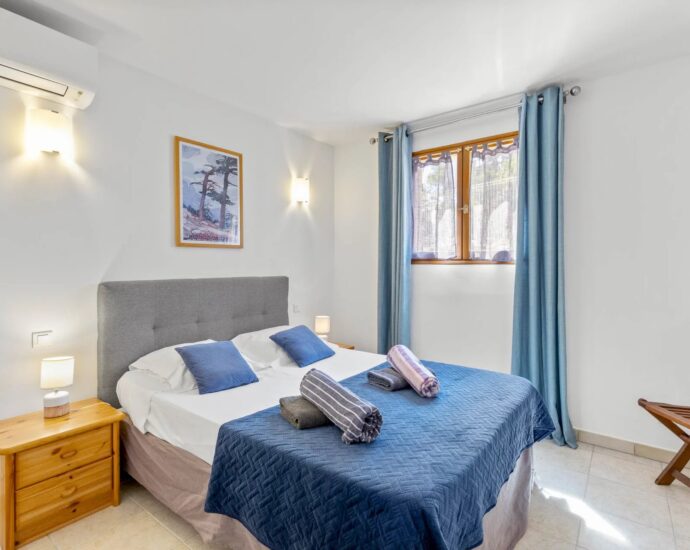 Sainte-Lucie de Porto-Vecchio, Propriété avec 3 maisons, piscine, proche fleuve et plage de Pinarello