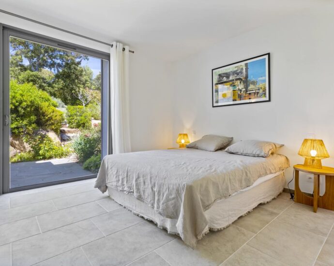 Domaine de Cala Rossa, 5 bedroom villa, pool and sea view, Villa Serra