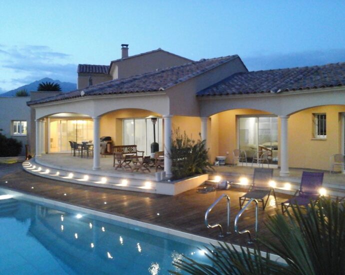Propriano, villa 5 bedrooms, pool and sea view