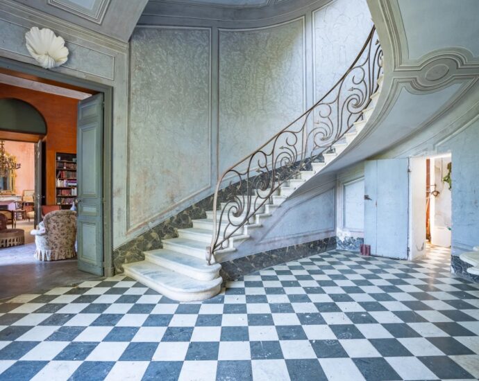 Santo-Pietro-di-Venaco, Château Pozzo-di-Borgo, 12 rooms, park panoramic mountain views