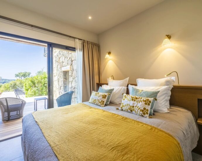 Villa 9 chambres, Arasu, Saint-Cyprien, piscine, vue mer, plage à pied, RL363 Villa Terra di Corsica