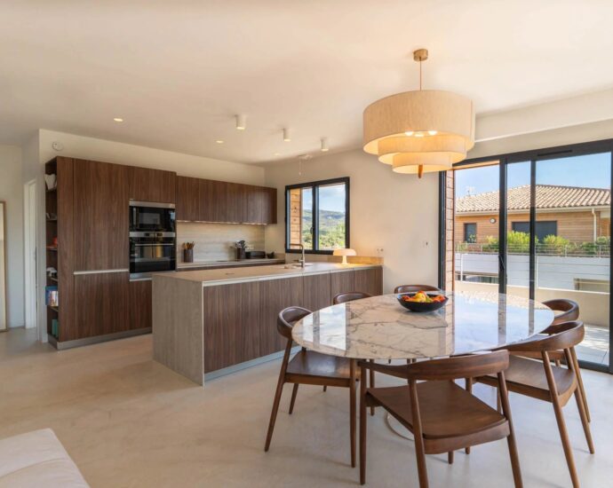 Lecci, appartement 3 chambres, terrasse, vue montagnes, proche plages Saint-Cyprien et Cala Rossa