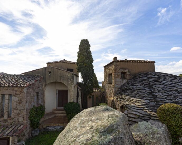 Sainte-Lucie de Porto-vecchio, Cavallone, architect-designed villa, 4 bedrooms, pool, sauna, panoramic sea view, close to the beach