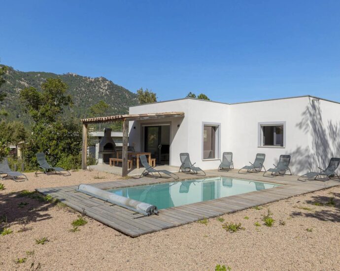 Exclusivité , Sainte-Lucie de Porto-Vecchio, Villa 4 chambres, piscine, vue montagnes, proche piscines naturelles et plages