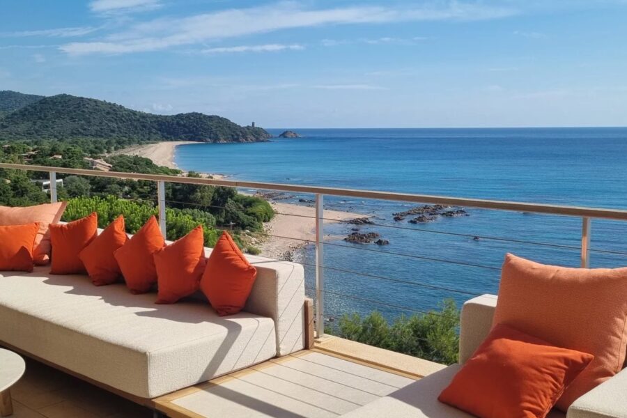 Pinarello, villa, 4 chambres, piscine, pied dans l’eau, vue mer