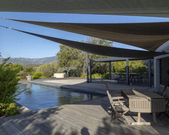 Arasu , Villa contemporaine, 8 chambres, piscine à  débordement, vue mer panoramique, proche plage