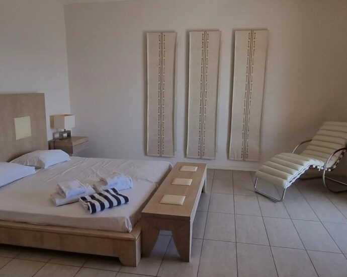 Pinarello, villa, 4 chambres, piscine, pied dans l’eau, vue mer