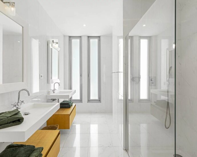 Porto-Vecchio, Santa Giulia, villa d’architecte, 4 chambres, piscine, vue mer, proche plage