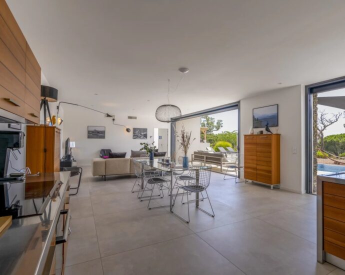 Arasu, villa 4 bedrooms, swimming-pool, Casa Alivu RL307