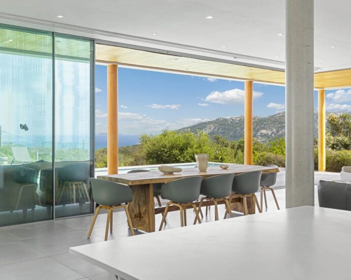 Porto-Vecchio, Santa Giulia, villa d’architecte, 4 chambres, piscine, vue mer, proche plage